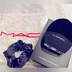 MAC rechargeable cleansing brush